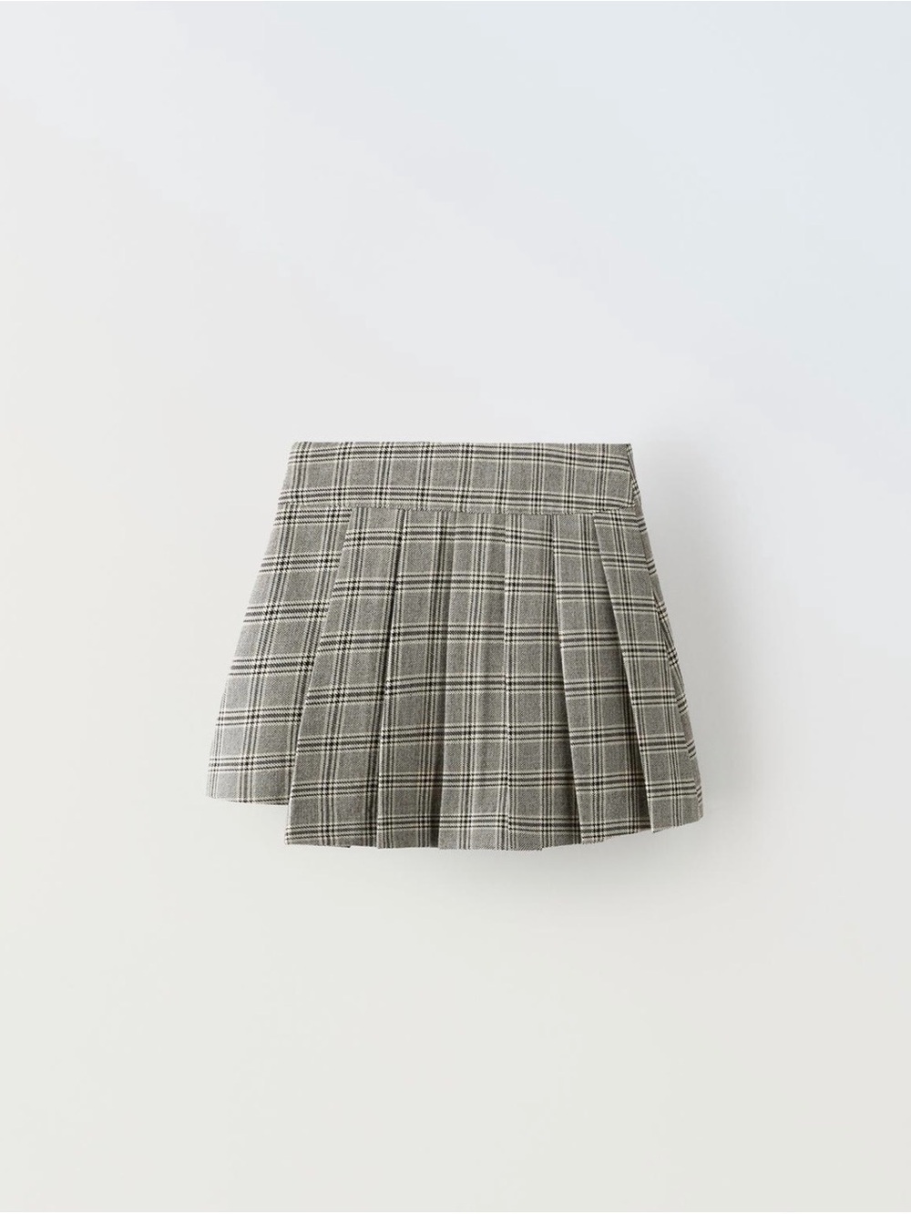 Zara Black/White Plaid Pleated Mini Skirt with Ring Detail. Size 11/12 (kids)